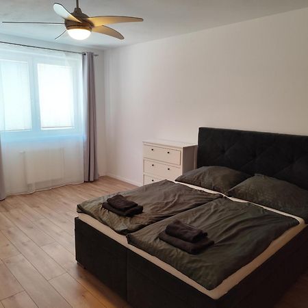 2 Room Apartment, Near Oc Galeria, Petrzalka Братислава Экстерьер фото