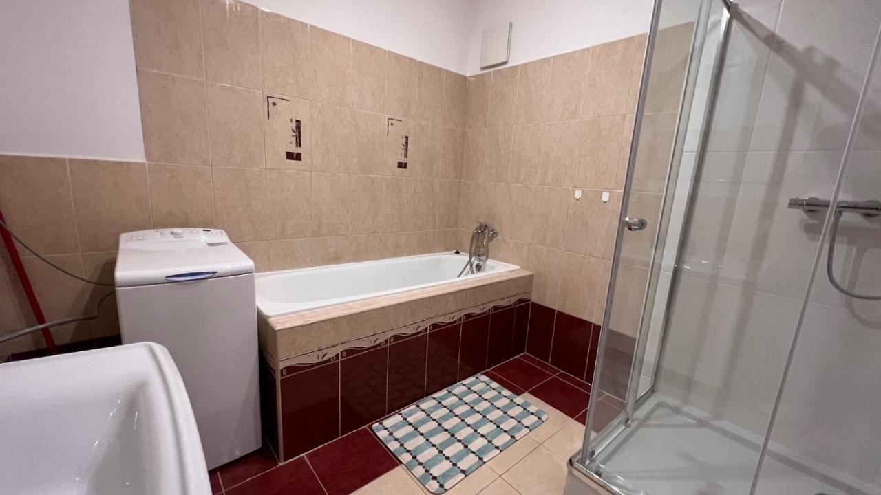 2 Room Apartment, Near Oc Galeria, Petrzalka Братислава Экстерьер фото