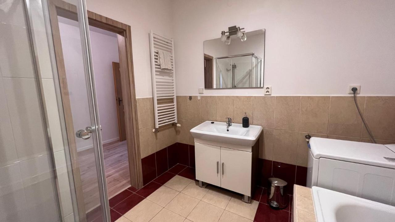 2 Room Apartment, Near Oc Galeria, Petrzalka Братислава Экстерьер фото