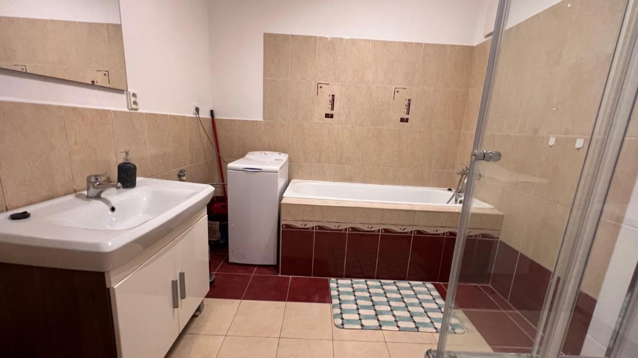 2 Room Apartment, Near Oc Galeria, Petrzalka Братислава Экстерьер фото