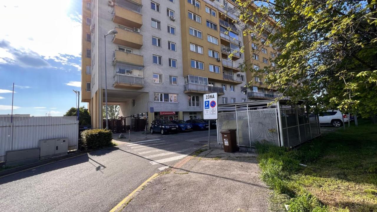 2 Room Apartment, Near Oc Galeria, Petrzalka Братислава Экстерьер фото